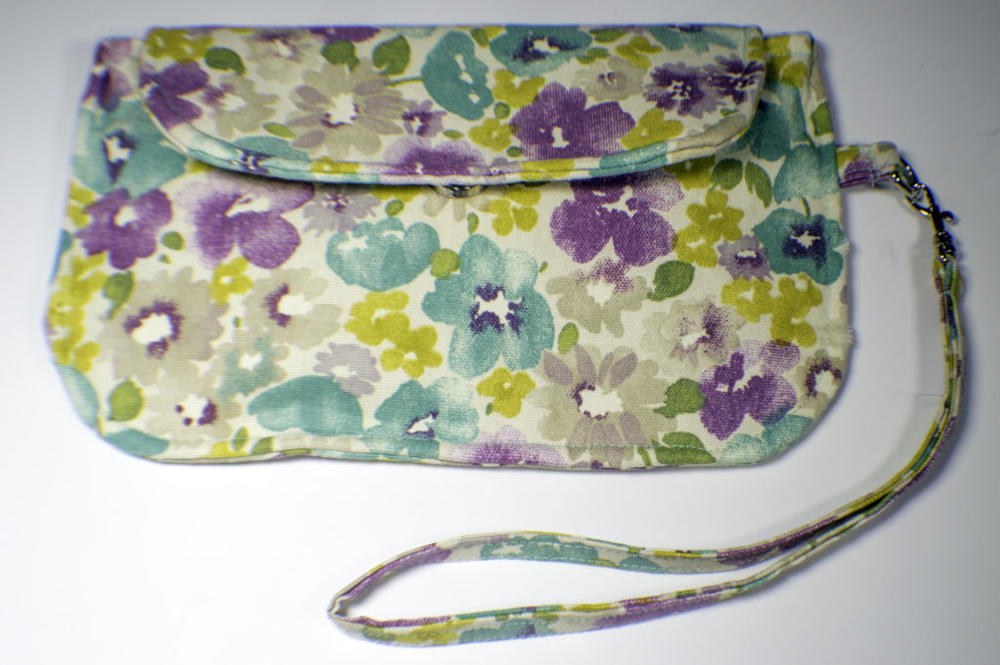 Wristlet Clutch | AllFreeSewing.com