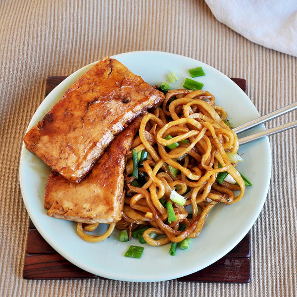 Vegetarian Chow Mein With Fried Honey Tofu