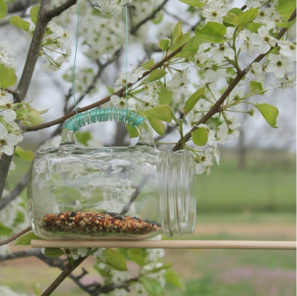 Effortless Mason Jar Bird Feeder