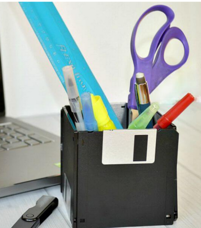 DIY Floppy Disk Pencil Cup