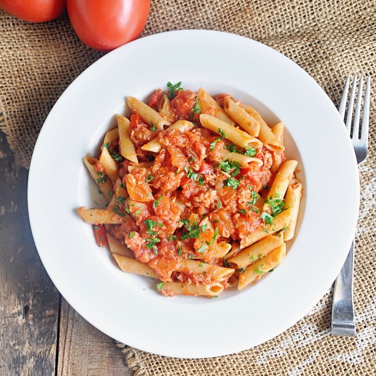 Easy Penne Pasta with Tuna and Tomato Sauce | RecipeLion.com