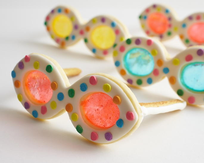 Summer Sunglass Cookies | FaveCrafts.com