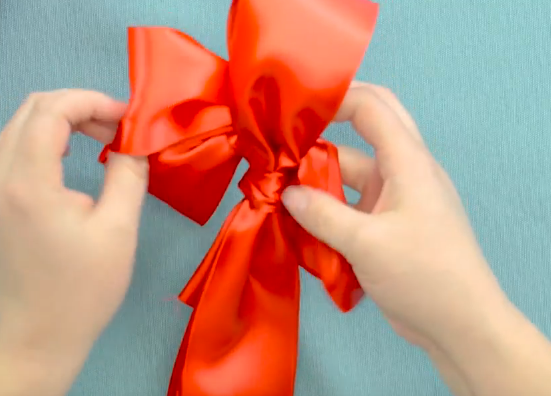 How To Make A Bow With Wired Ribbon FaveCrafts Com   How To Make A Bow With Wired Ribbon   8 Alternate Sides Large600 ID 2766282 