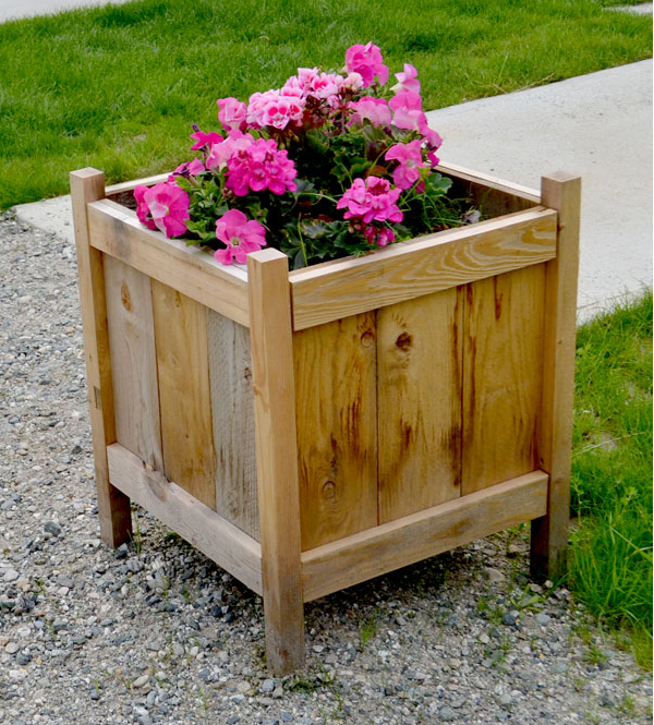 budget-friendly diy planter boxes | diyideacenter