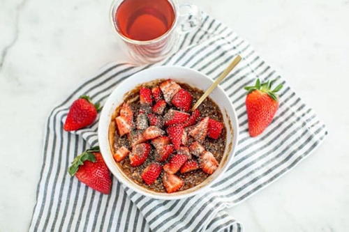 5-Minute Superfood Strawberry Chocolate Oatmeal