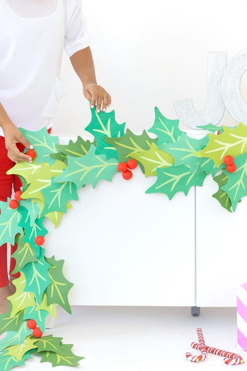 Giant Paper Holly Garland Tutorial