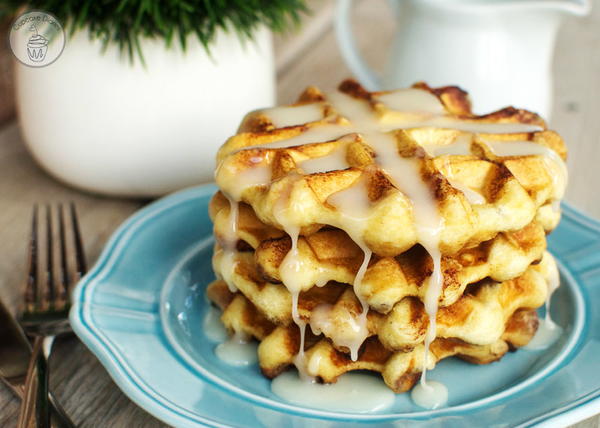 Easy Cinnamon Roll Waffles