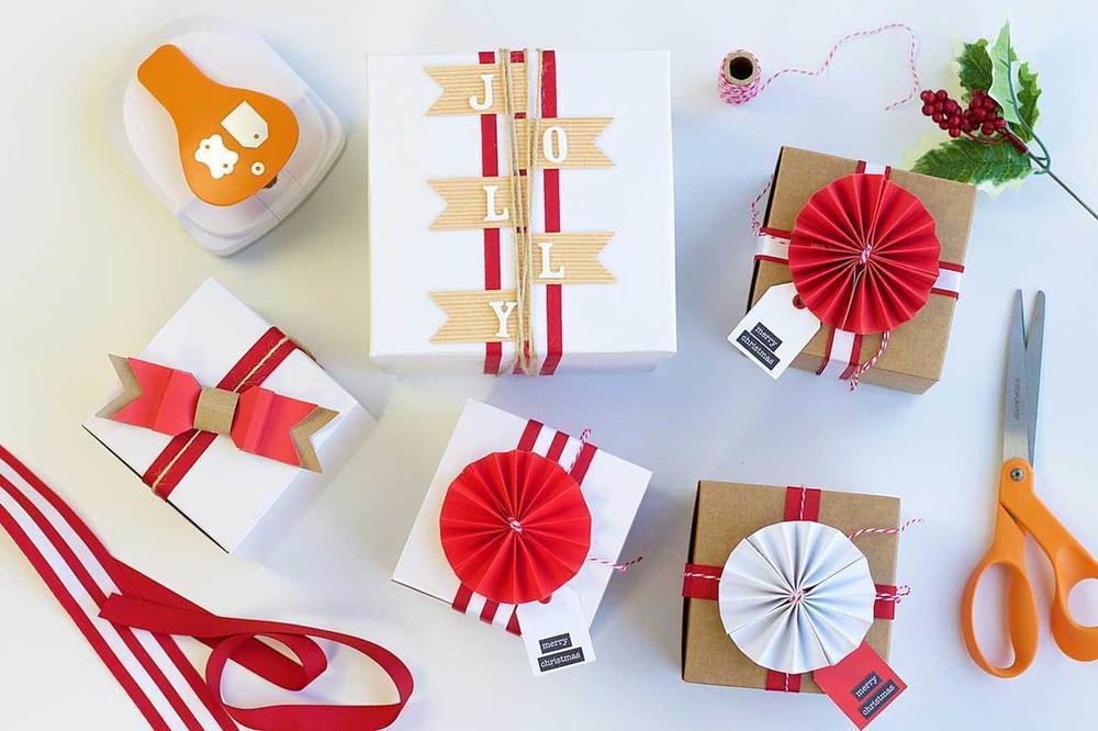14 Cute DIY Christmas Gift Toppers To Make - Shelterness