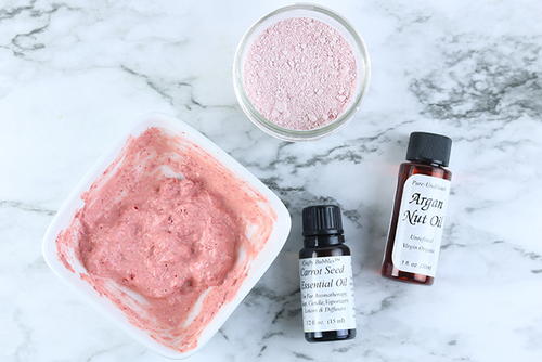 Homemade Strawberry and Clay Face Mask