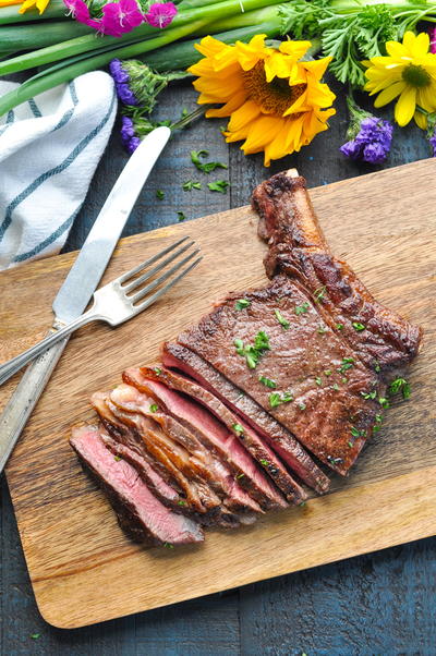 Ribeye Steak with Roasted Potatoes and Green Beans