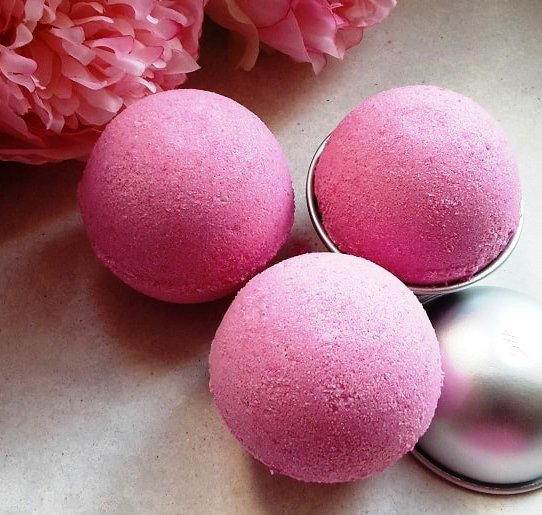 Bubble Gum Bath Bomb