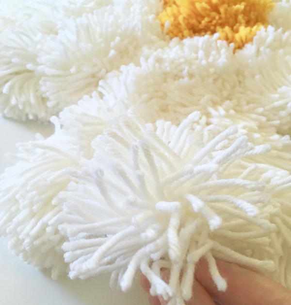 Daisy Pom Pom Rug Diy 