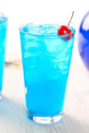 Blue Lagoon Cocktail | RecipeLion.com