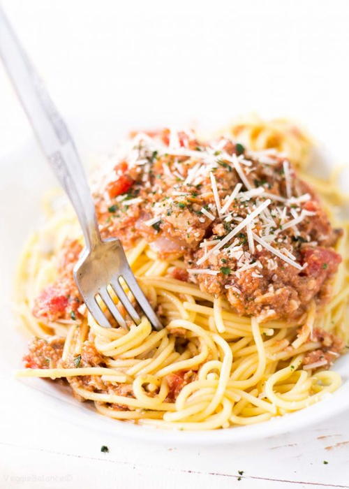 Easy Homemade Spaghetti Sauce | FaveHealthyRecipes.com