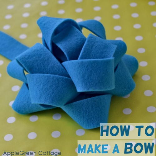 How To Make A Bow | AllFreeHolidayCrafts.com