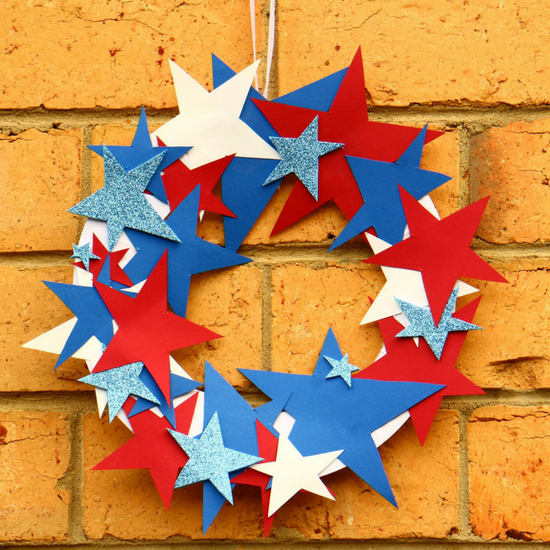 4th of July easy crafts for kids- Paper Plate Wreath