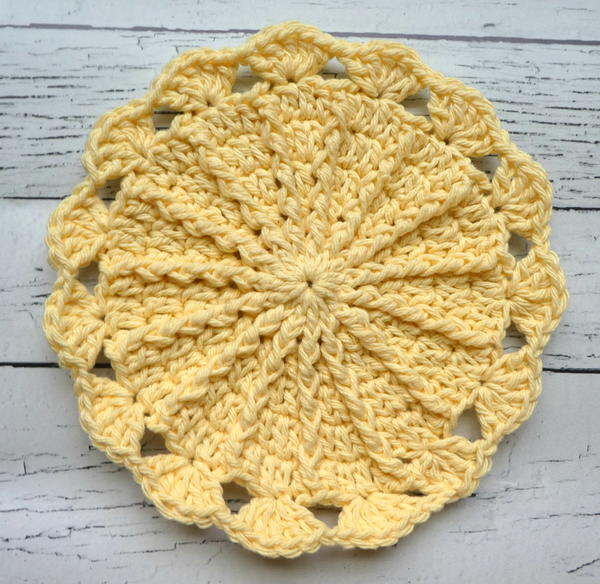Beginner Crochet Washcloth Pattern - Pretty Darn Adorable
