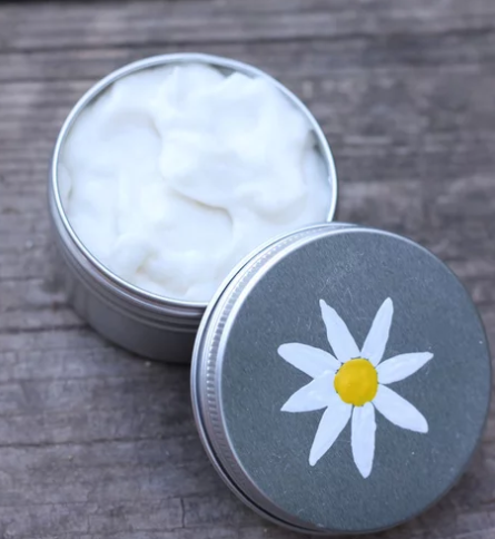 Homemade Moisturizing Cream with Essential Oils