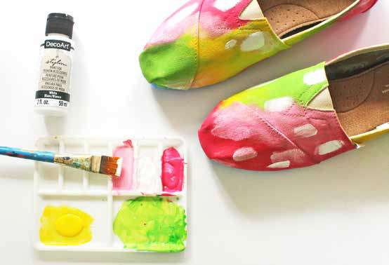 Mixed Media Canvas Shoes & Pouch | FaveCrafts.com