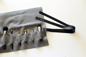 Easy DIY Makeup Brush Holder