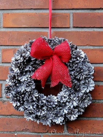 Frosted Pine Cone Winter Wreath