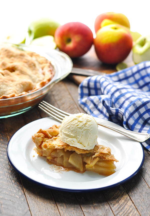 Mom's Easy Apple Pie | RecipeLion.com
