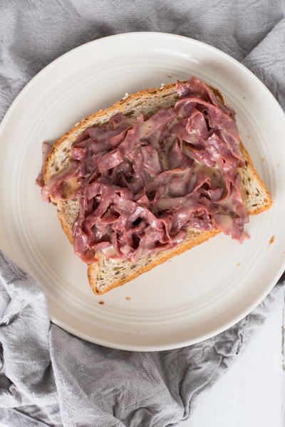 Classic Creamed Chipped Beef on Toast