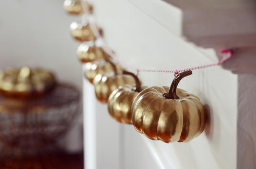 Glam Gold DIY Pumpkin Garland