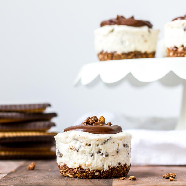No Bake Mini Cheesecakes w/ Chocolate Butter Biscuits