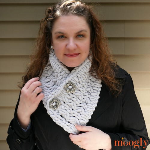 Crossed Loops Cowl