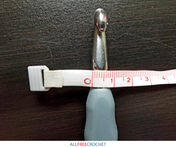 How to Measure a Crochet Hook