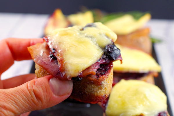 Roast Turkey & Black Currant Brie Bites