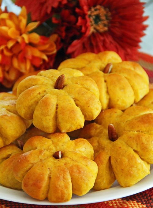 Copycat Pumpkin Dinner Rolls