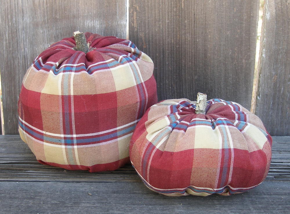 Shirt Sleeve Pumpkins | FaveCrafts.com