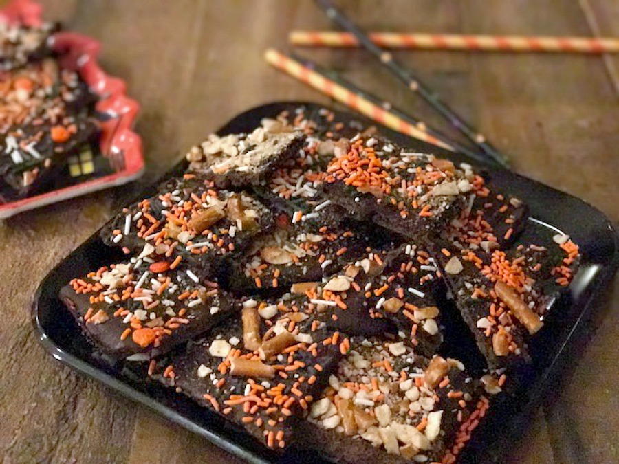 4 Ingredient Halloween Chocolate Grahams Breakaways
