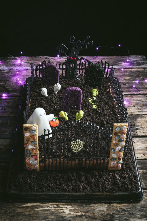 Ghost in the Graveyard Halloween Cake
