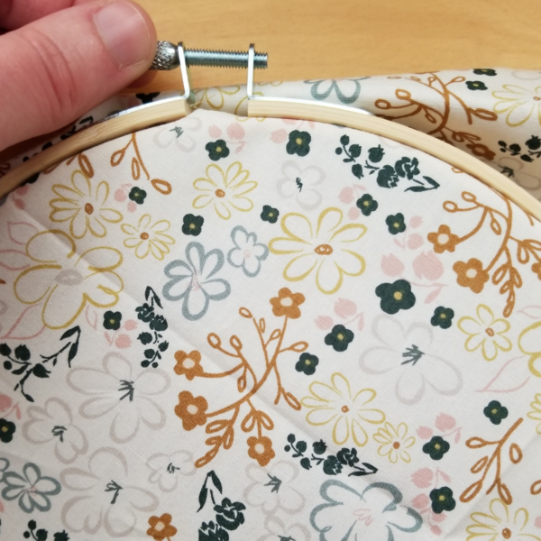 How to put fabric in a wooden screw top embroidery hoop