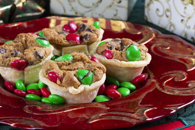 Holiday Chocolate Chip Cookie Cups