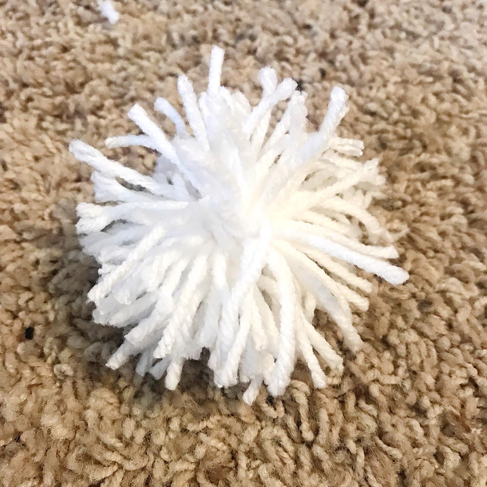 Pom garland diy tree christmas twine needle making need today DIY Christmas Pom Pom Garland | DIYIdeaCenter.com