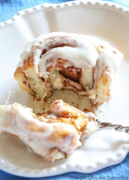 Christmas Cinnamon Roll Cinnabon Copycat