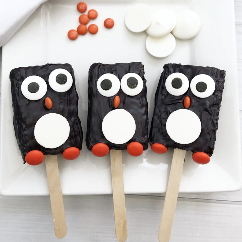 Penguin Rice Krispie Treats | TheBestDessertRecipes.com