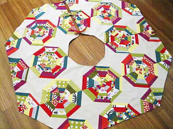 Spiderweb Block Christmas Tree Skirt