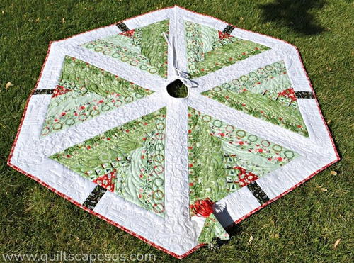Comfort And Joy Christmas Tree Skirt Quilt Pattern Favequilts Com Christmas Tree Skirts Quilt Patterns