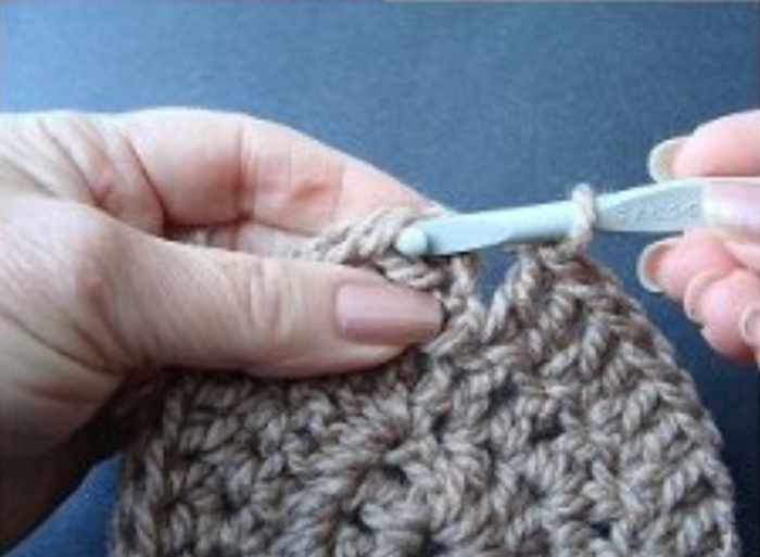 How to Crochet in the Round (+ Free Round Patterns)