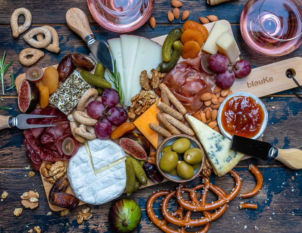 Best Charcuterie And Cheese Platter For The Holidays | RecipeLion.com