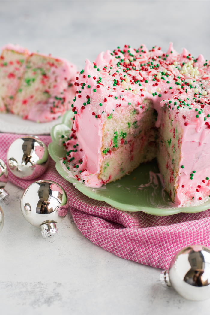 Christmas Funfetti Cake Recipe | RecipeLion.com