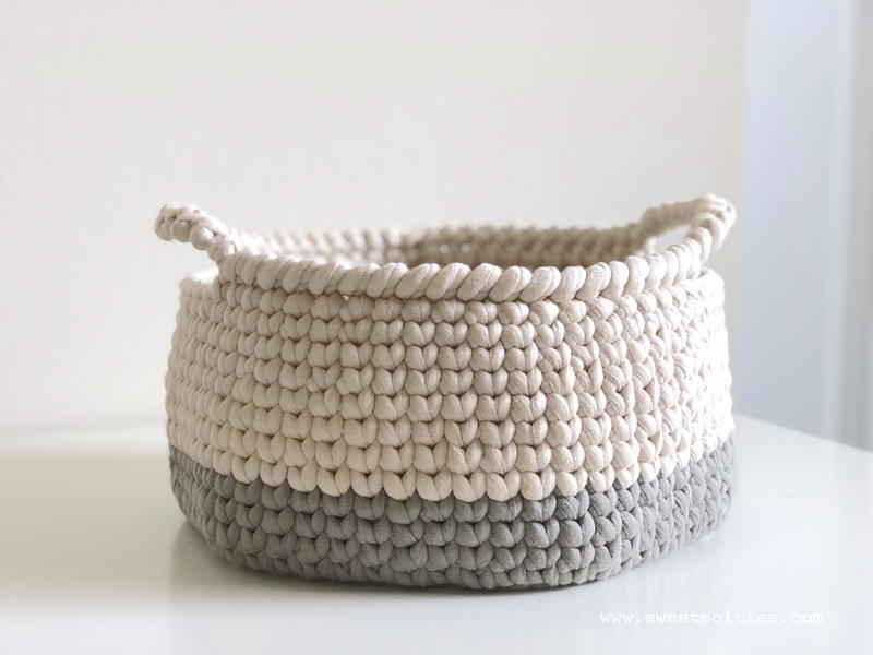 Two Toned Knit Stitch Crochet Basket With Handles FaveCrafts two-toned-knit-stitch-crochet-basket-with-handles-favecrafts