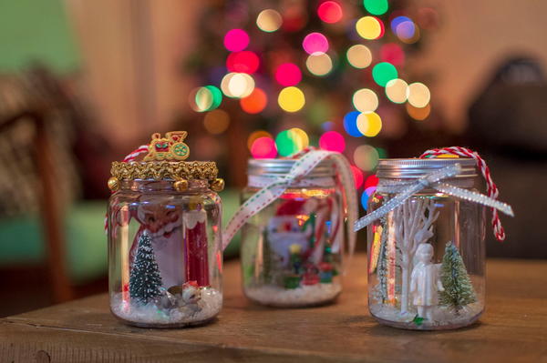 Retro-Inspired Christmas Scene Ornaments