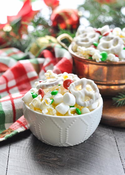 Easy 5-Ingredient Christmas Snack Mix