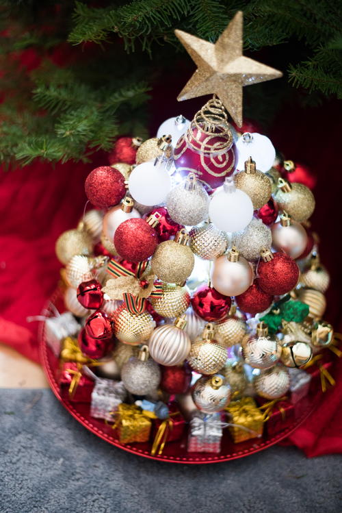 Ornament Christmas Tree | AllFreeHolidayCrafts.com